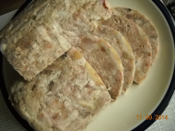 Рулет из свиной рульки в мультиварке 012.JPG