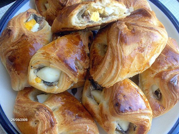 Пирожки слоёные с килькой и яйцом 002.jpg